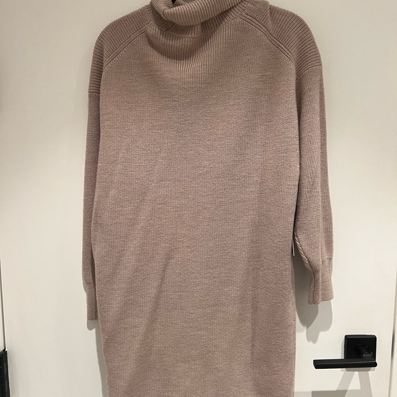 Aritzia NWT turtleneck Maclean merino wool dress - Heather trace in XXS - Picture 4 of 7